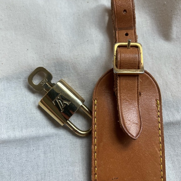 Louis Vuitton lock and key, and tag bundle. - Picture 4 of 4